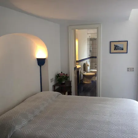 Casa Adriana Oda ve Kahvaltı 3*