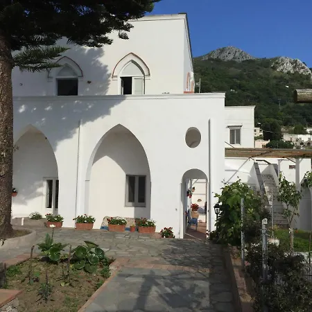 Casa Adriana Bed & Breakfast 3*