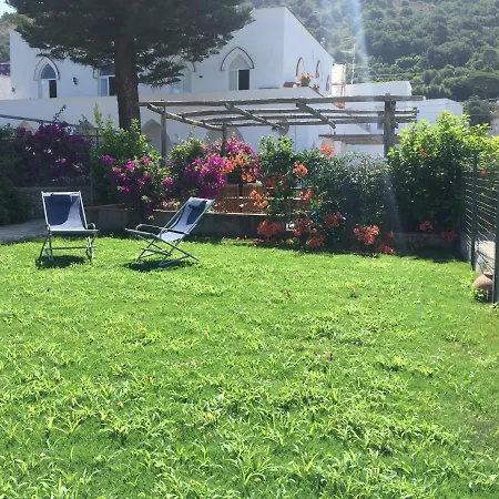 Casa Adriana Bed & Breakfast 3*